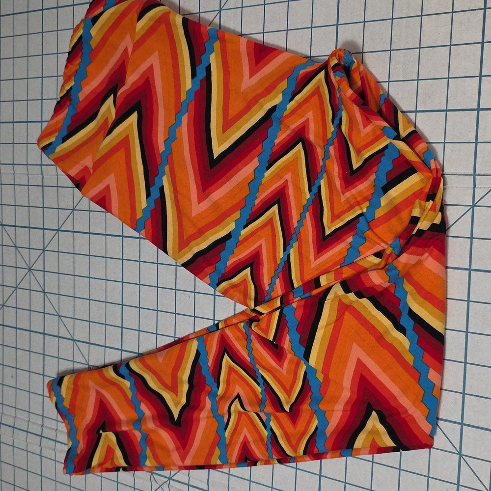 LulaRoe Leggings T&C ONE SIZE Preloved, Varigated Color Design